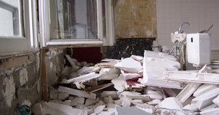 Демонтаж хрущевки в Шелехове - удаление старых полов и стен по выгодной цене от 1795 рублей.